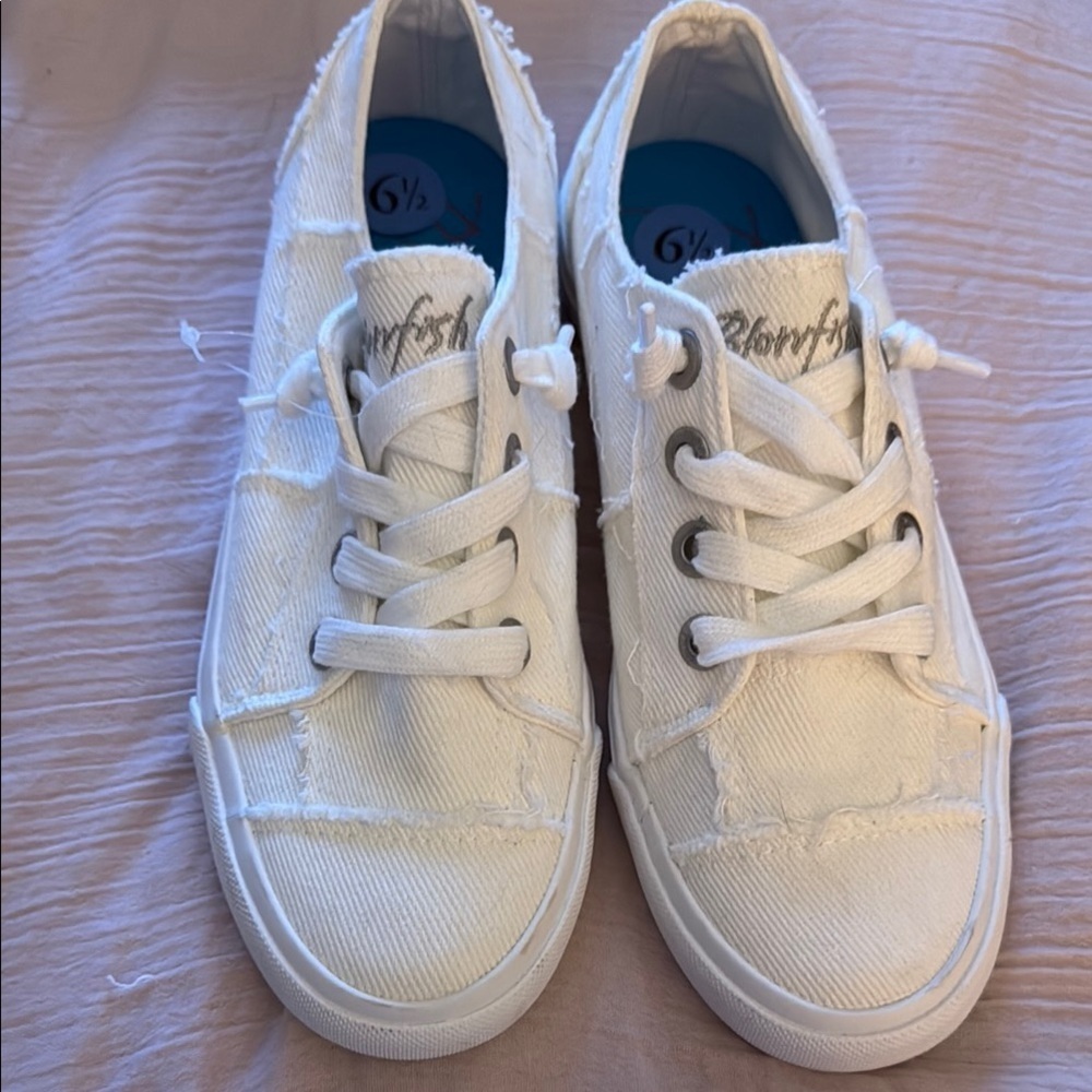 Blowfish White Low-Top Sneakers with Rubber Toe Cap - Picture 2 of 5